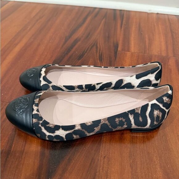 Taryn Rose Leopard Print Flats with Black Toe Cap Size 7M - Picture 2 of 5